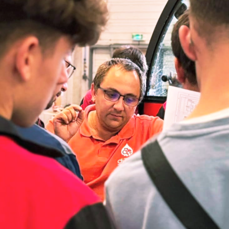 Coaching technique DIAGRI : transmission autour d'un schéma hydraulique avec des techniciens